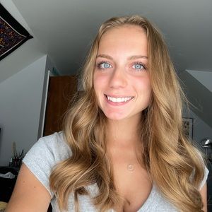 Meet your Posher, Hayley